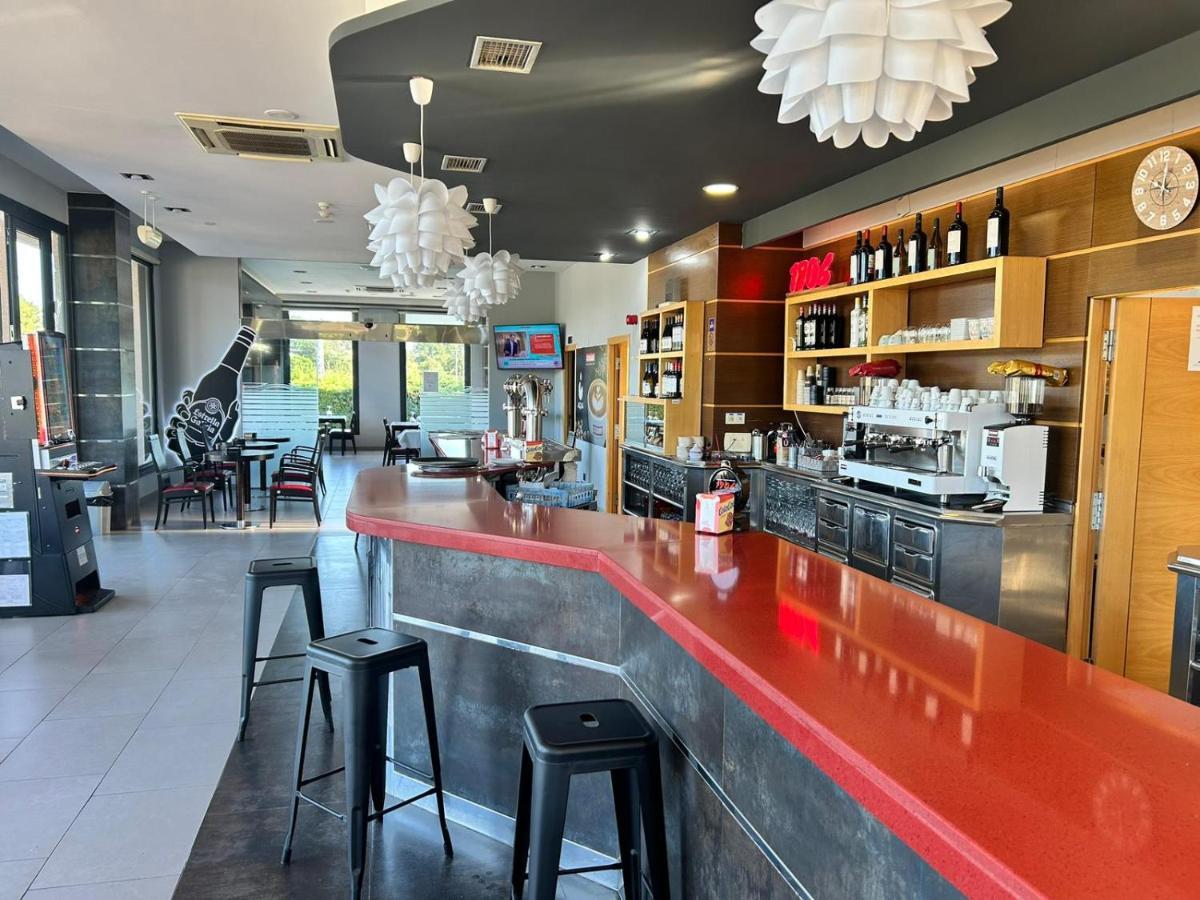 Hostal Restaurante Aqua 奥伦塞 外观 照片